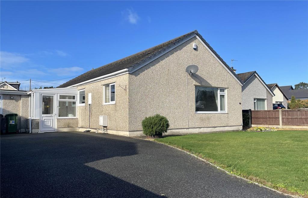 Pant Lodge Estate, Llanfairpwll, Sir Ynys Mon, LL61 3 bed bungalow £