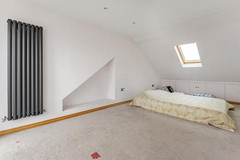 4 Crouch Croft, London, SE9 3HX