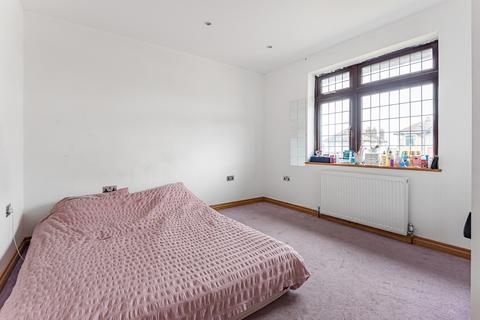 4 Crouch Croft, London, SE9 3HX