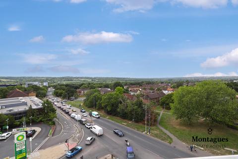 2 bedroom apartment for sale, The Broadway, Loughton, IG10