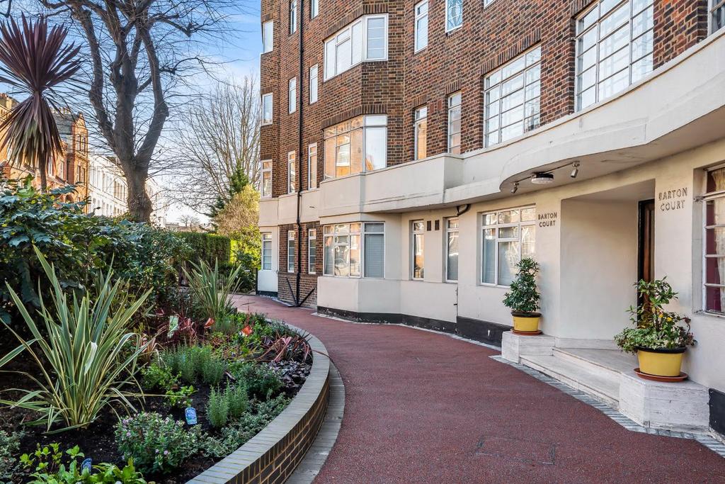 Barons Court Road, Barons Court 1 bed flat £400,000
