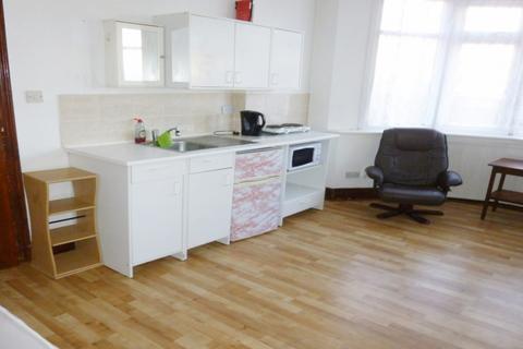 Flat to rent, Eastend road, N2 8AX