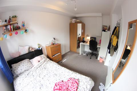 1 bedroom in a flat share to rent, Bowditch, London SE8
