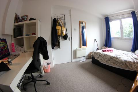1 bedroom in a flat share to rent, Bowditch, London SE8