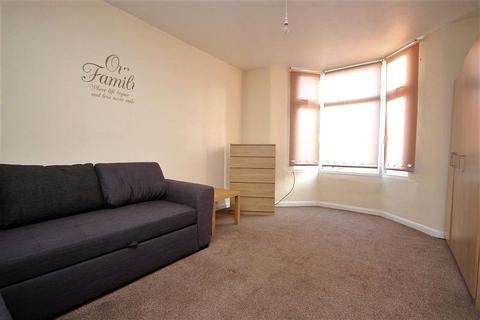 Studio to rent - 126 York Road, Southend-On-Sea, Essex, SS1