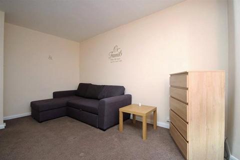 Studio to rent - 126 York Road, Southend-On-Sea, Essex, SS1