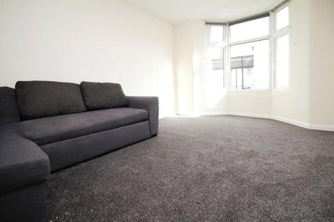 Studio to rent - York Road, Southend-On-Sea, Essex, SS1