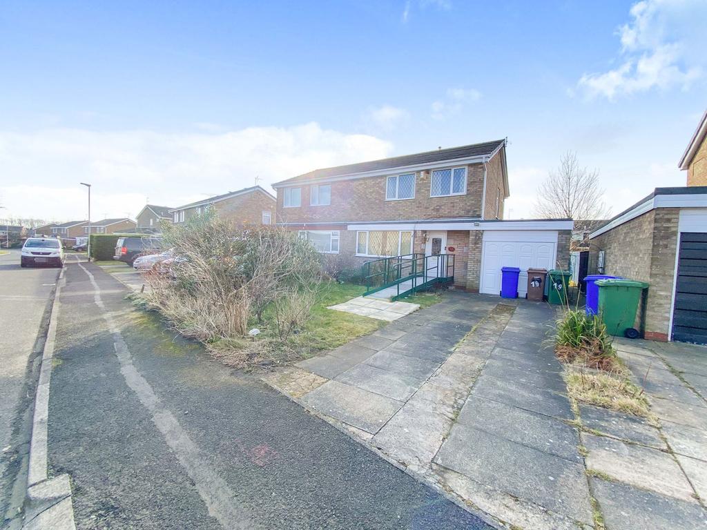 Oakley Drive, Cramlington... 3 bed semidetached house £160,000