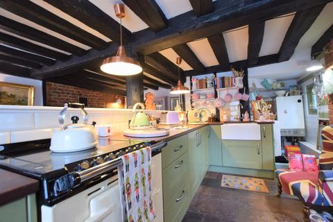 2 bedroom cottage for sale - St Osyth