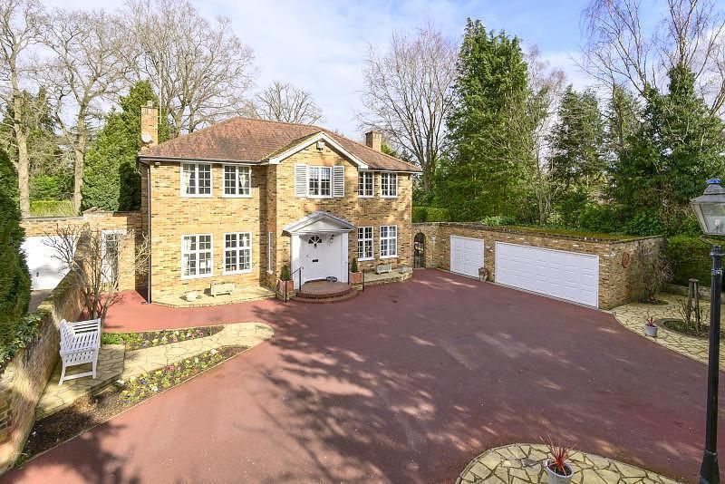 Heathfield Close, Woking, GU22 5 bed detached house £1,800,000