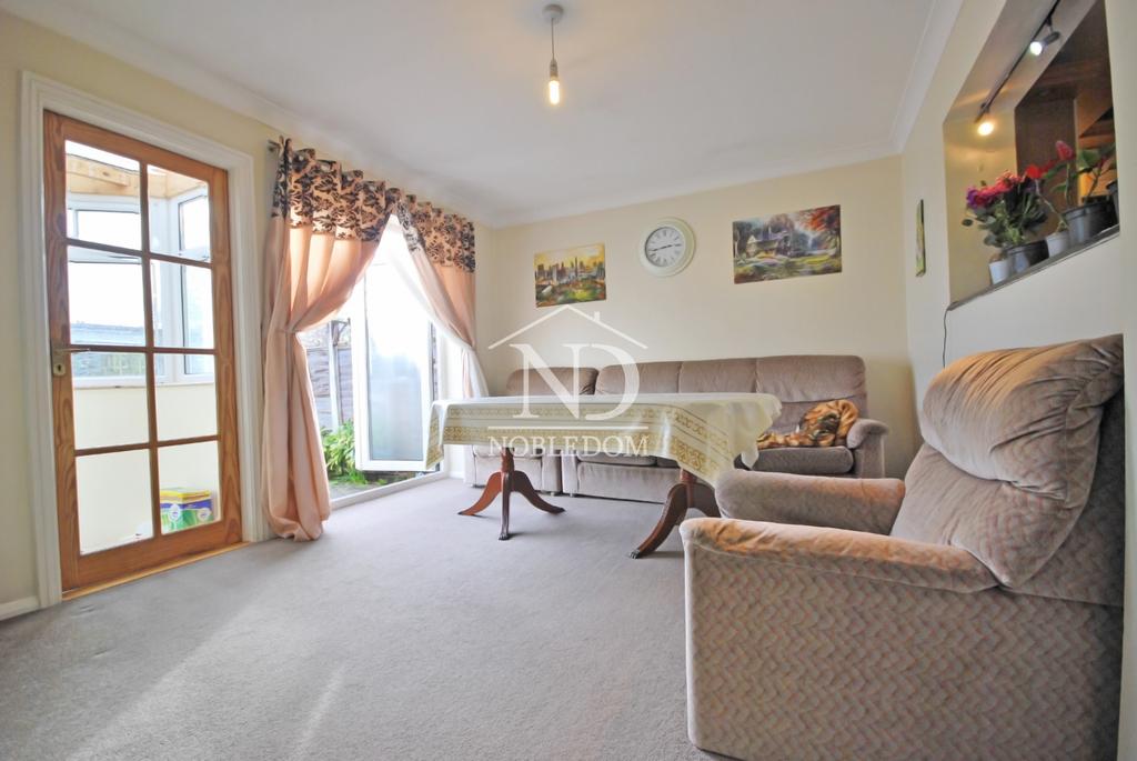 4 bedroom end of terrace house