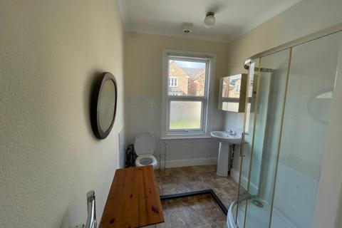 2 bedroom apartment to rent - The Avenue