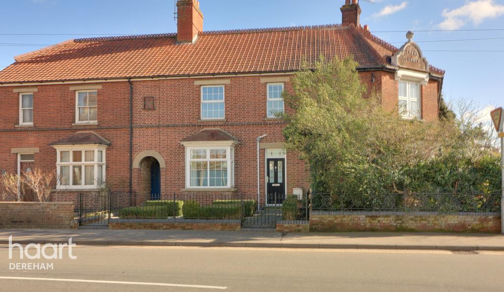 2 Kings Road, Dereham NR19 2AG 2 bed terraced house £210,000