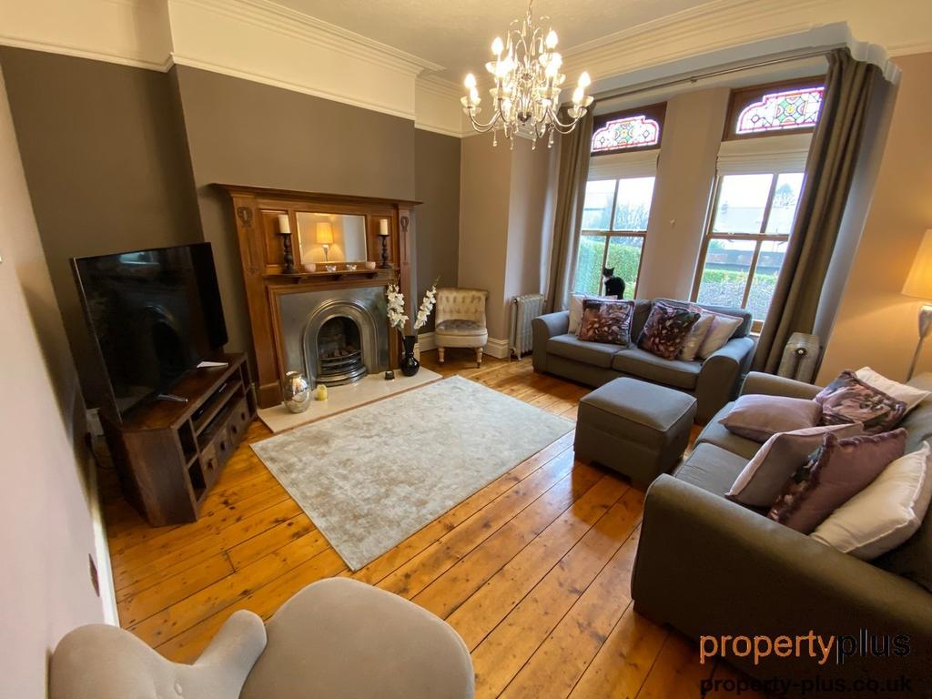 Graigwen Place, Pontypridd Pontypridd 5 bed semidetached house £