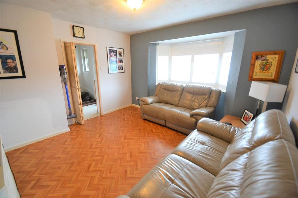 Sparrow Farm Drive, Feltham 3 bed terraced house £465,000