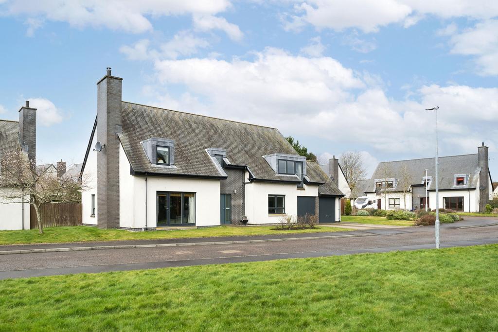 Spruce Gardens, Cupar Muir, KY15 5 bed detached house £400,000