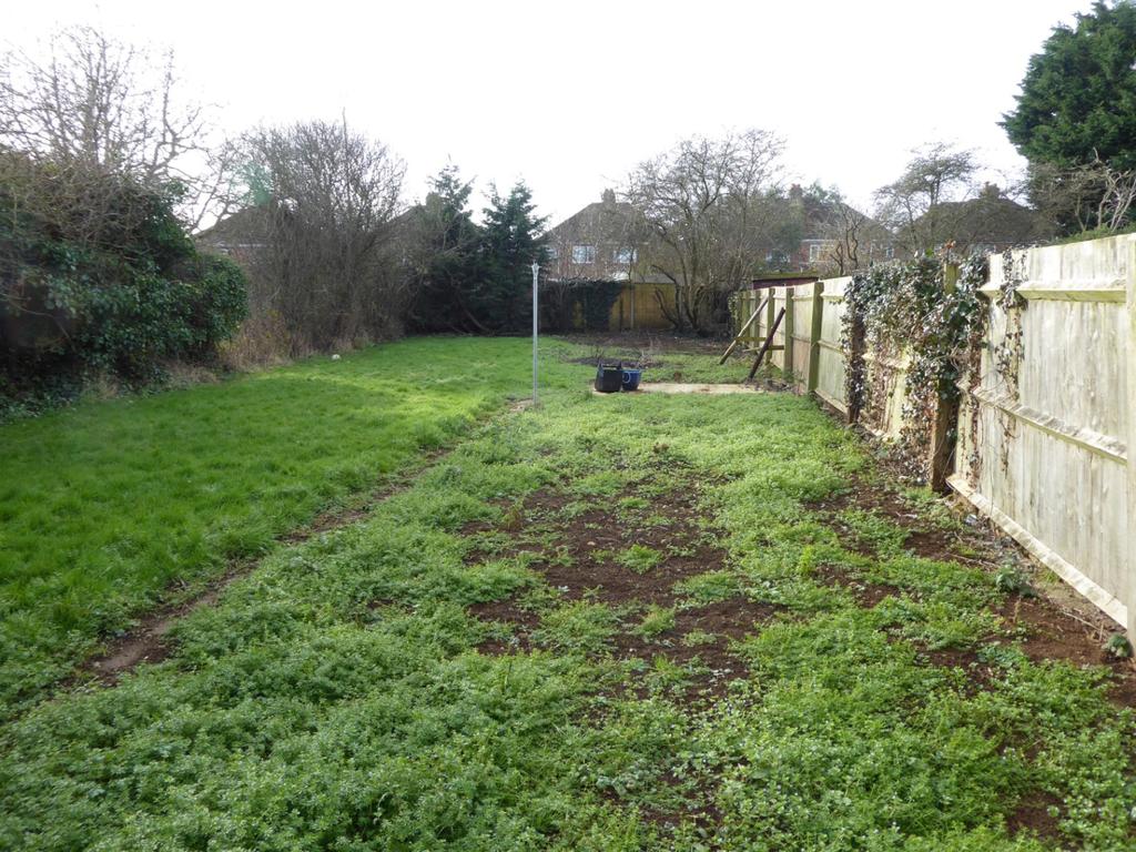 Springfield Avenue, Banbury 3 bed end of terrace house £250,000