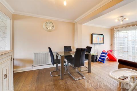 12 Stanwyck Gardens, Romford, RM3 7JU