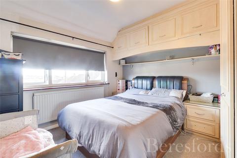 12 Stanwyck Gardens, Romford, RM3 7JU