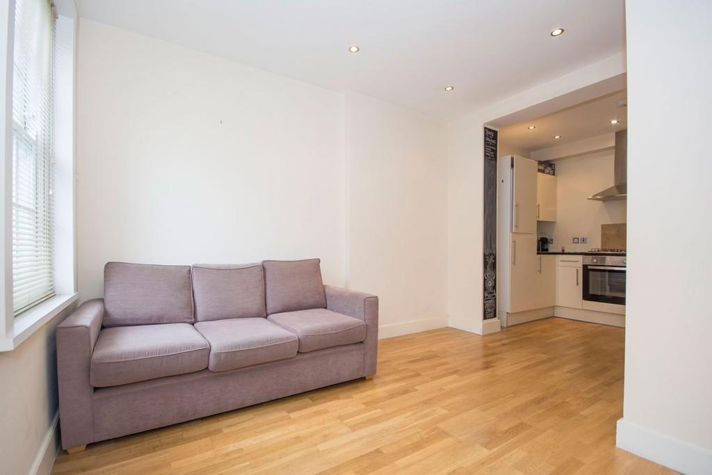 Lymington Road, London, NW6 1XX 2 bed ground floor flat £1,600 pcm (£
