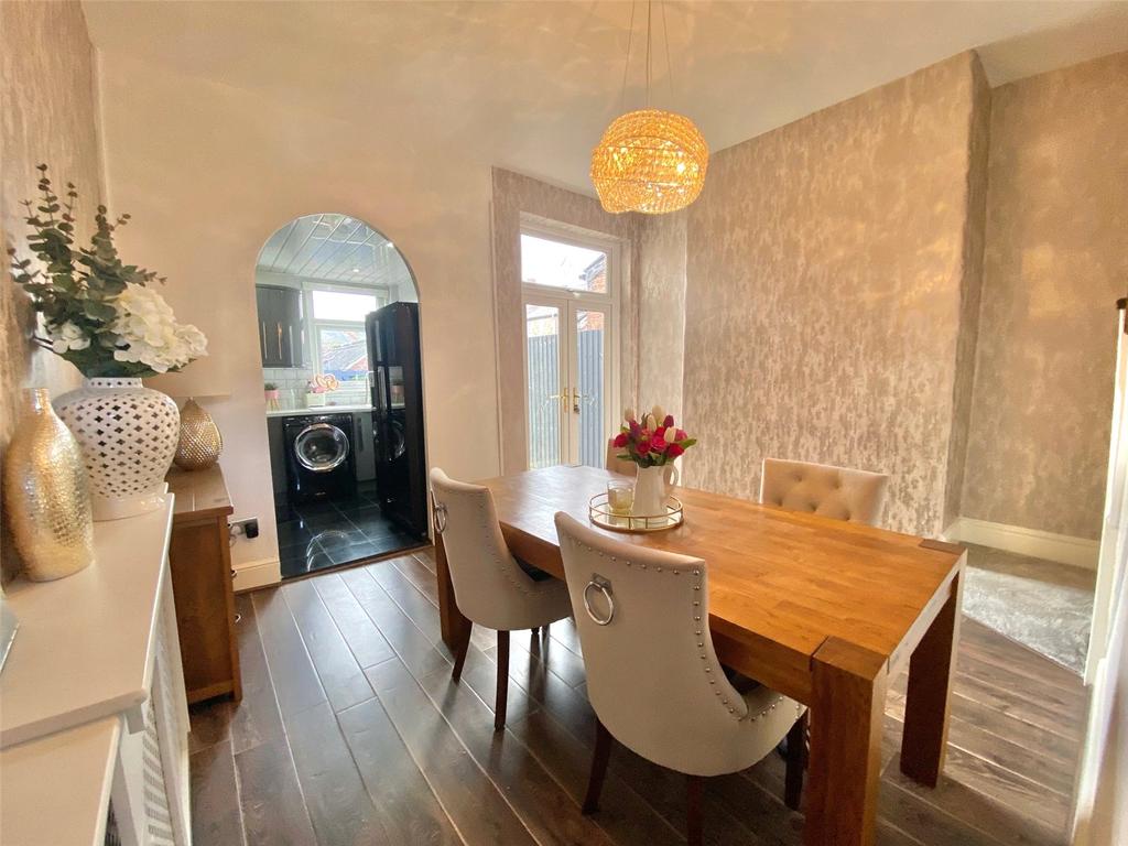 Longford Road, Reddish, Stockport, SK5 2 bed terraced house £175,000