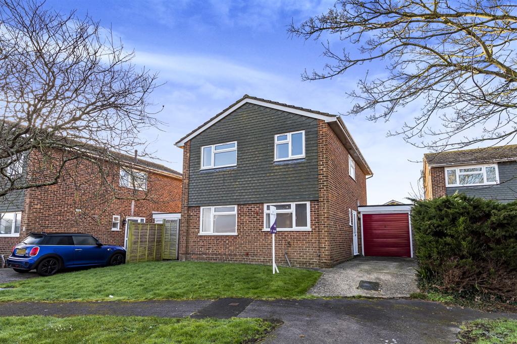 Byron Close, Felpham, Bognor Regis, PO22 4 bed detached house £440,000