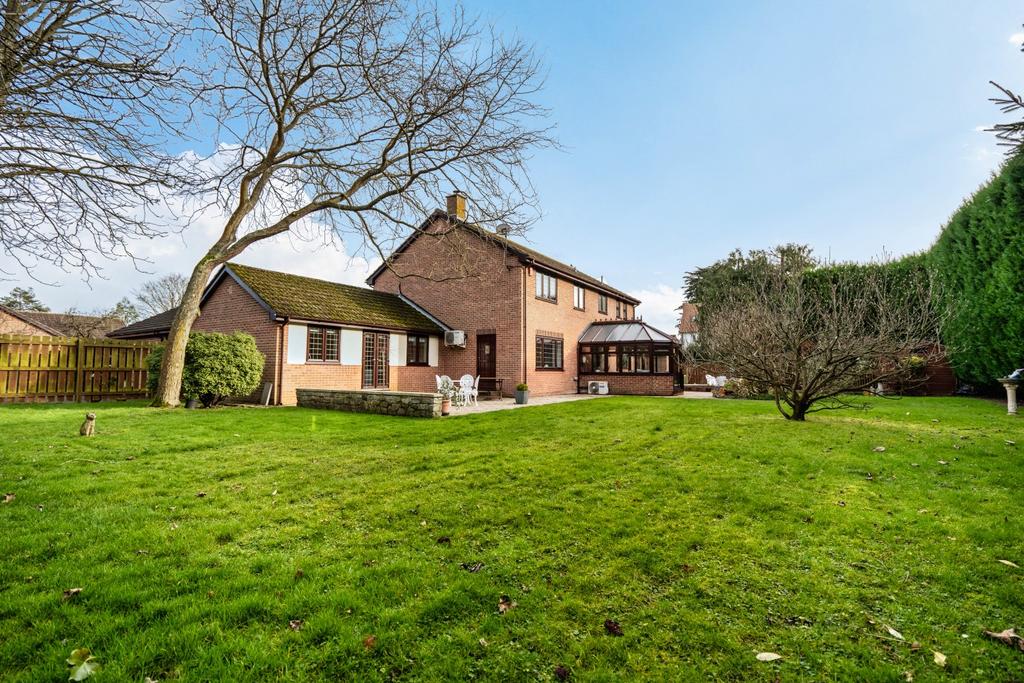 Wickham Way, East Brent, Somerset, TA9 6 bed detached house for sale
