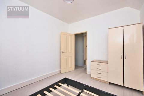 3 bedroom terraced house to rent, Heathway, Dagenham, Essex, RM10