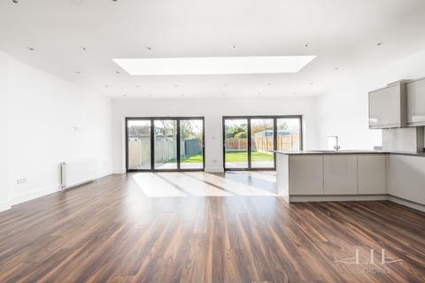 7 Beverley Gardens, Hornchurch, RM11 3PA