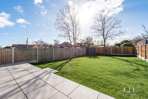 7 Beverley Gardens, Hornchurch, RM11 3PA