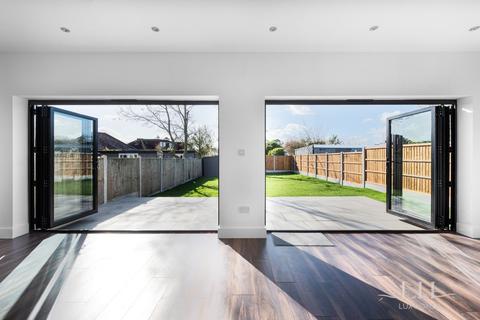 7 Beverley Gardens, Hornchurch, RM11 3PA