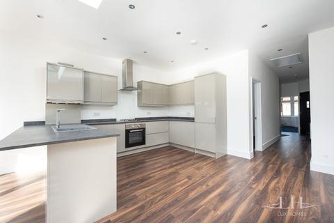7 Beverley Gardens, Hornchurch, RM11 3PA