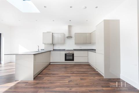 7 Beverley Gardens, Hornchurch, RM11 3PA