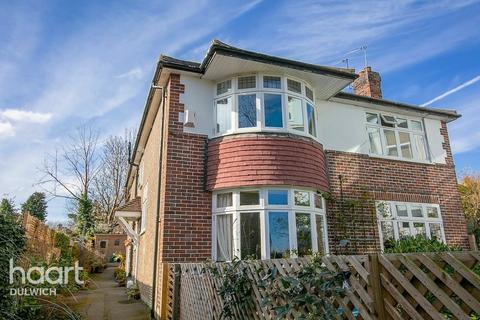 Upper Floor Flat, 55 Ravensbourne Park Crescent, London, SE6 4YG