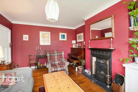 Upper Floor Flat, 55 Ravensbourne Park Crescent, London, SE6 4YG