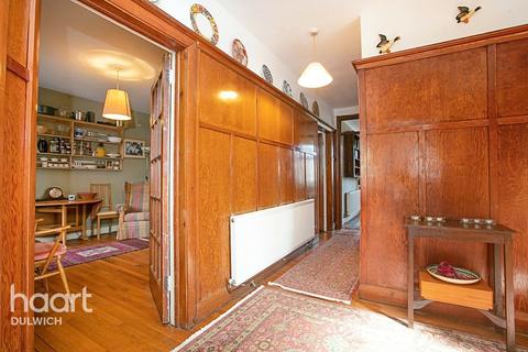Upper Floor Flat, 55 Ravensbourne Park Crescent, London, SE6 4YG