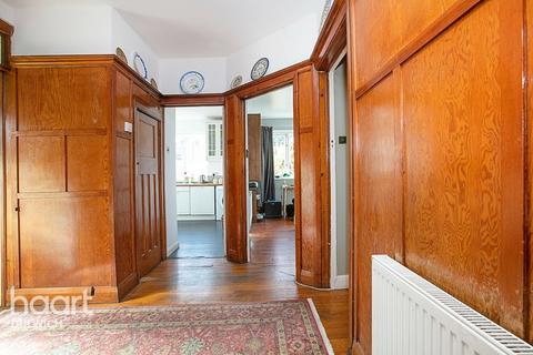 Upper Floor Flat, 55 Ravensbourne Park Crescent, London, SE6 4YG