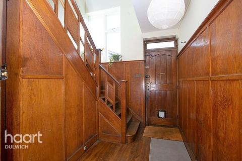 Upper Floor Flat, 55 Ravensbourne Park Crescent, London, SE6 4YG