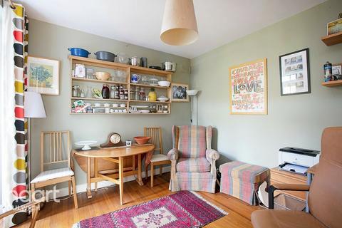 Upper Floor Flat, 55 Ravensbourne Park Crescent, London, SE6 4YG