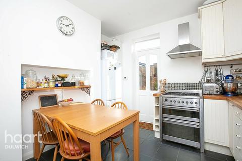 Upper Floor Flat, 55 Ravensbourne Park Crescent, London, SE6 4YG