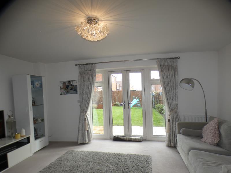 Shergold Road, Bampton, Oxon, OX18 2FG 3 bed property £1,350 pcm (£