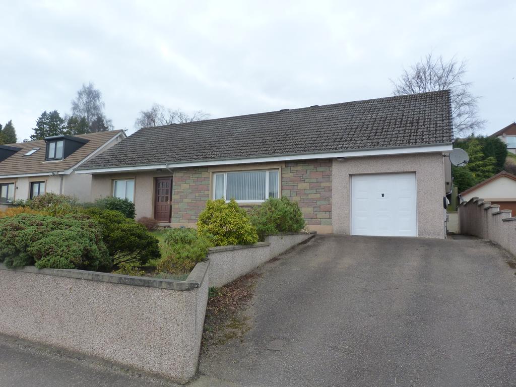 Brumley Brae, Elgin 4 bed detached bungalow £1,200 pcm (£277 pw)