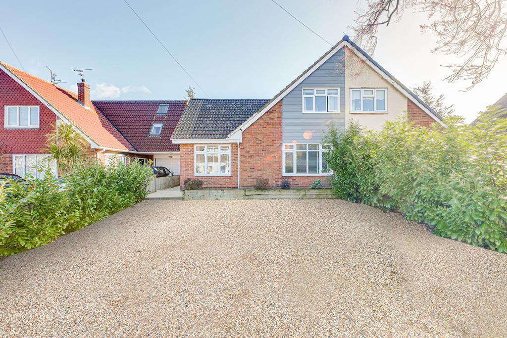 Manor Road, Benfleet, SS7 4 bed semidetached house £475,000