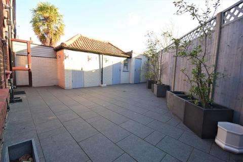 6 Murray Road, Richmond, TW10 7QD
