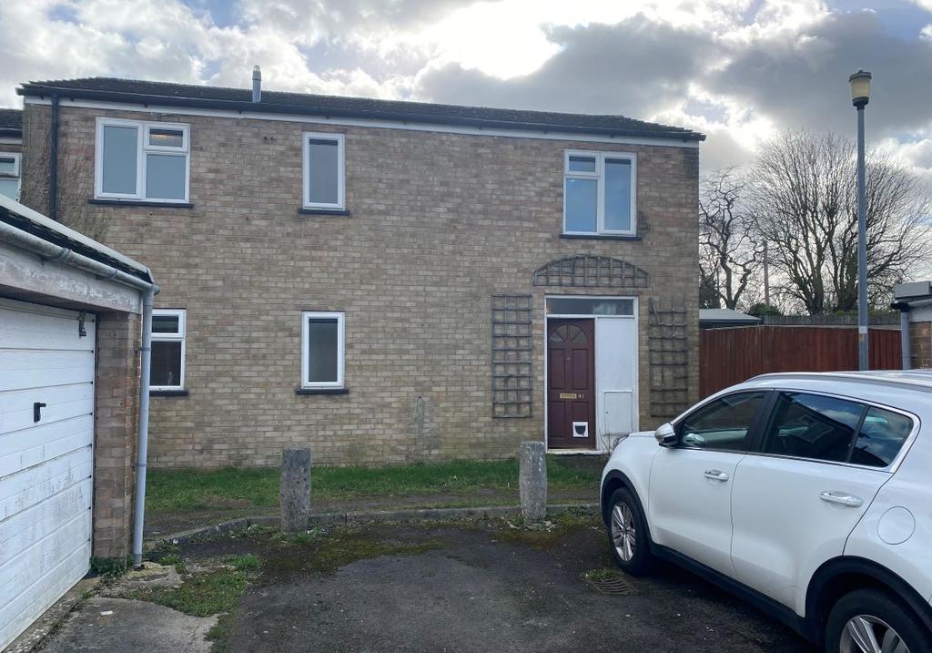 41 Pound Close, Lyneham, Chippenham, Wiltshire, SN15 4PJ 4 bed semi