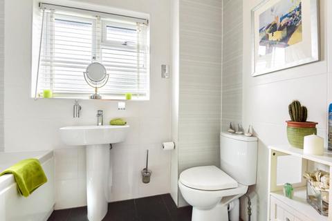 4 Perry Way, Lightwater, GU18 5LB
