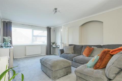 11 Broadlea Avenue, Leeds, LS13 2TA