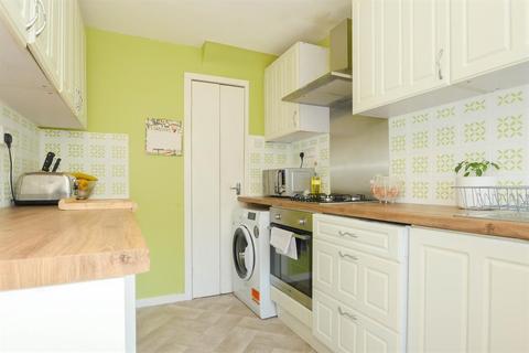 11 Broadlea Avenue, Leeds, LS13 2TA