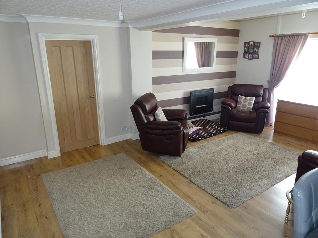 Kitchen / Living Area