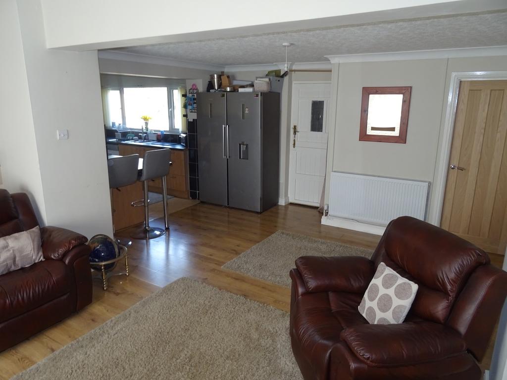 Kitchen / Living Area